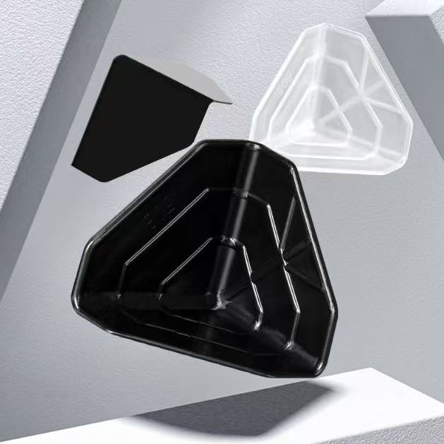 Tresidigt hörnskydd i plast för kartonger